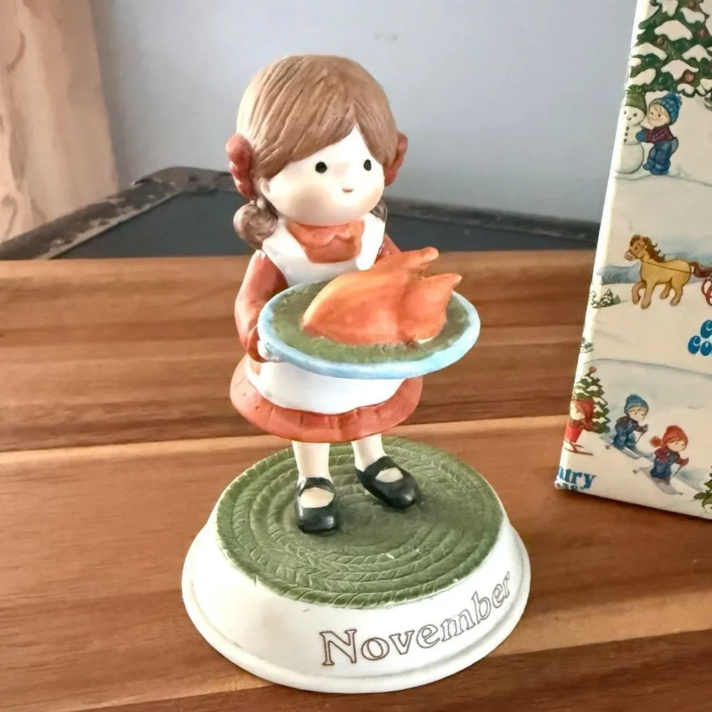 Enesco 1986  COUNTRY COUSINS Month November Sarah With Thanksgiving Turkey